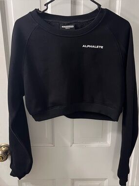 Alphalete Black Cropped Crew Sweatshirt with Logo